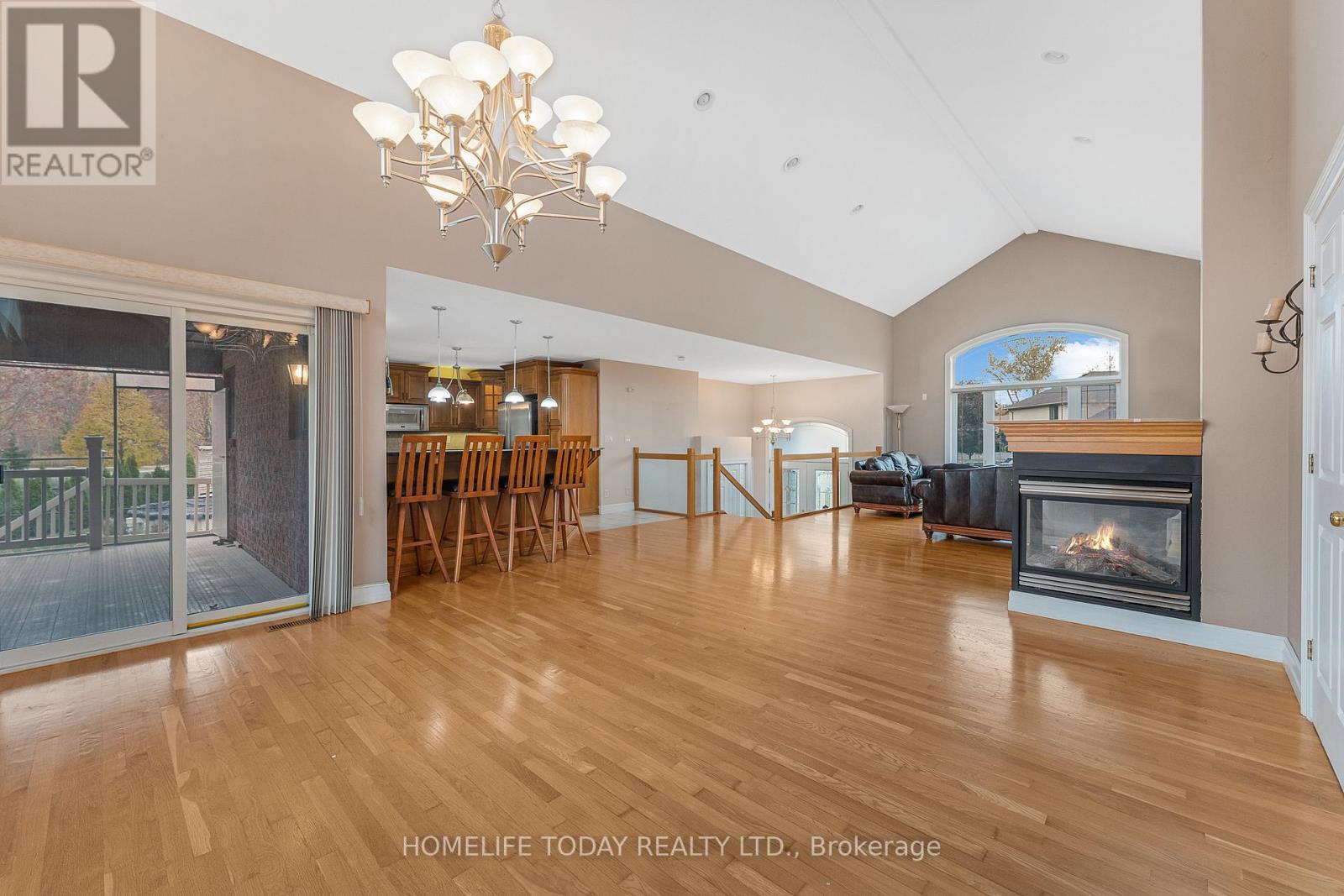 9617 Manitou Crescent, Windsor, ON - Indoor With Fireplace