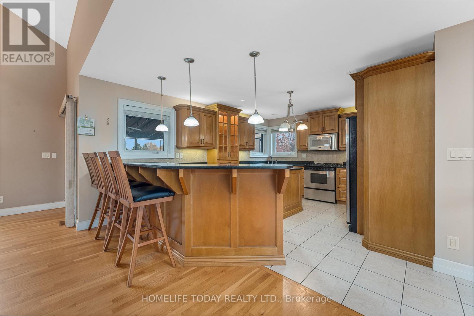 9617 Manitou Crescent, Windsor, ON - Indoor Photo Showing Kitchen