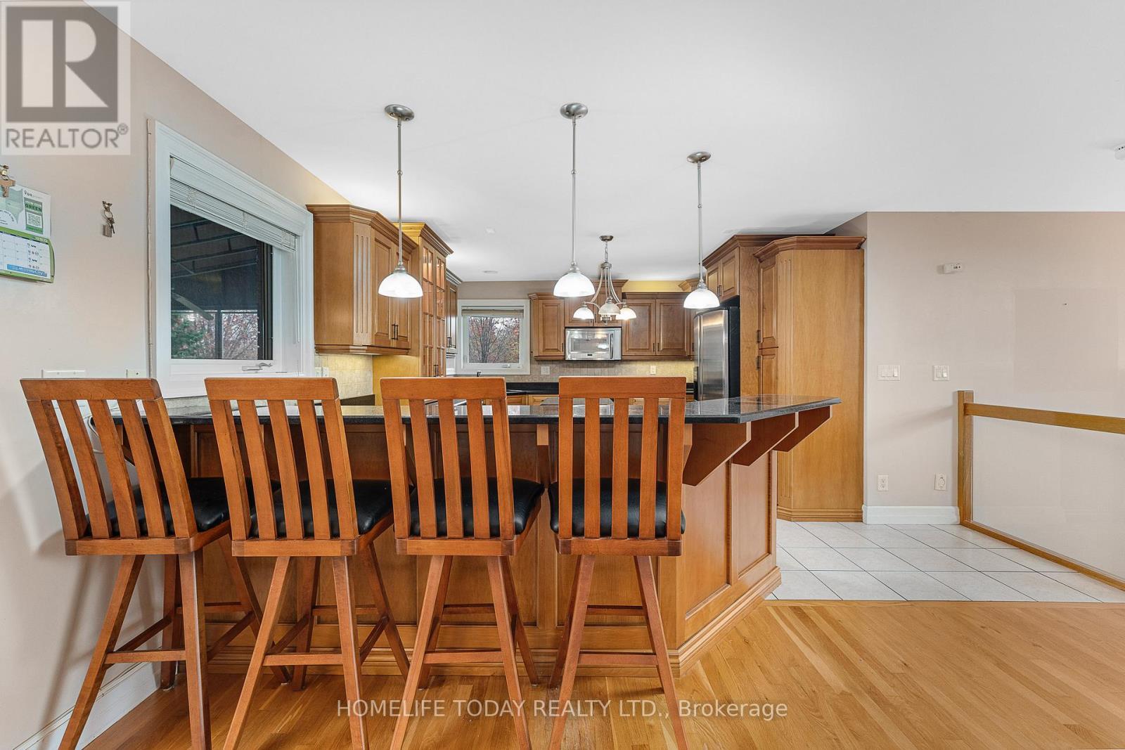 9617 Manitou Crescent, Windsor, ON - Indoor