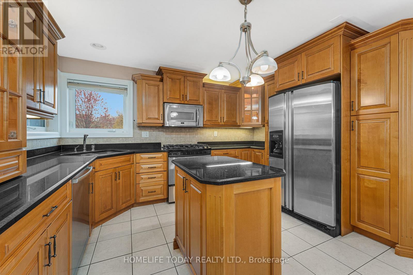 9617 Manitou Crescent, Windsor, ON - Indoor Photo Showing Kitchen