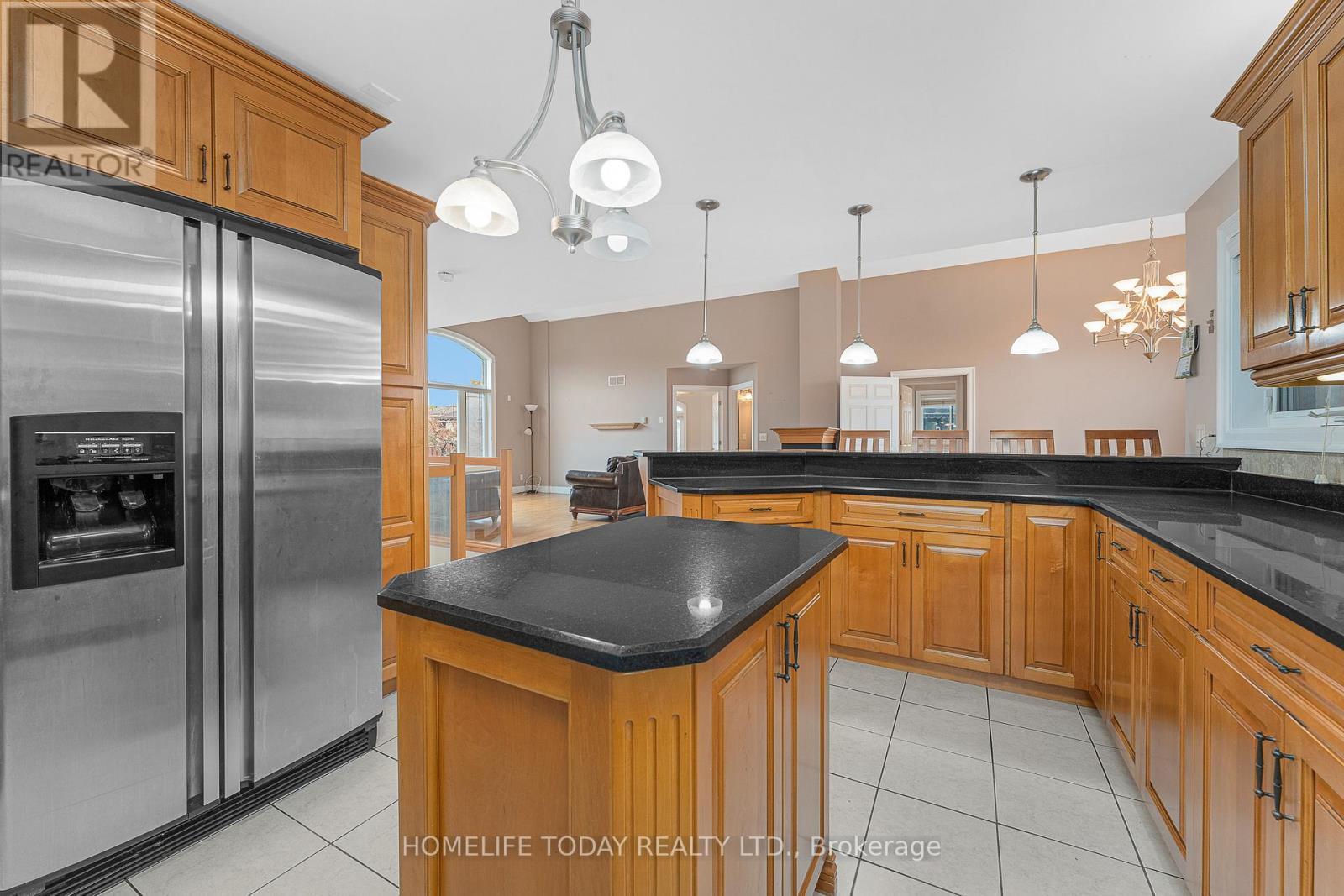 9617 Manitou Crescent, Windsor, ON - Indoor Photo Showing Kitchen