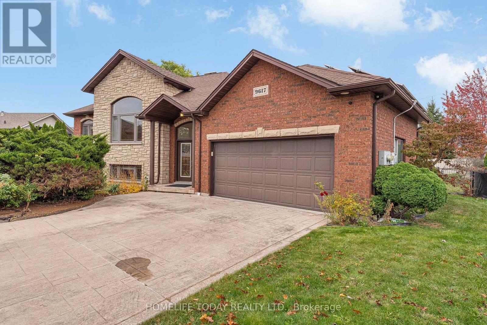 9617 Manitou Crescent, Windsor, ON - Outdoor