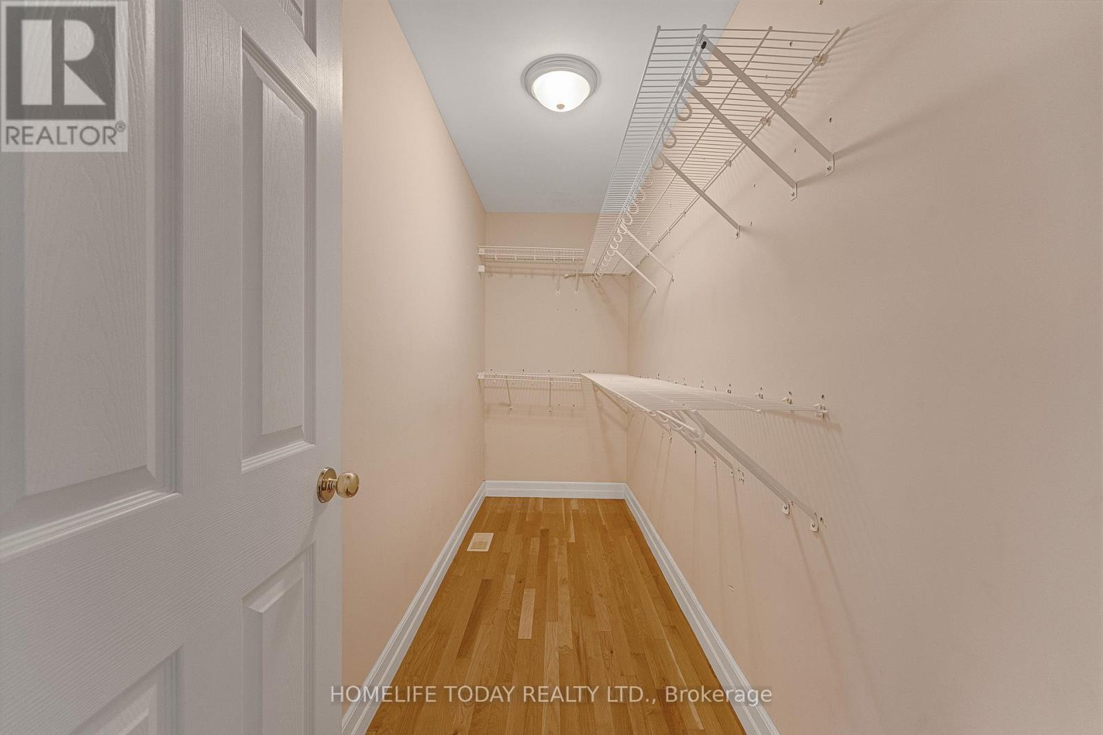 9617 Manitou Crescent, Windsor, ON - Indoor With Storage