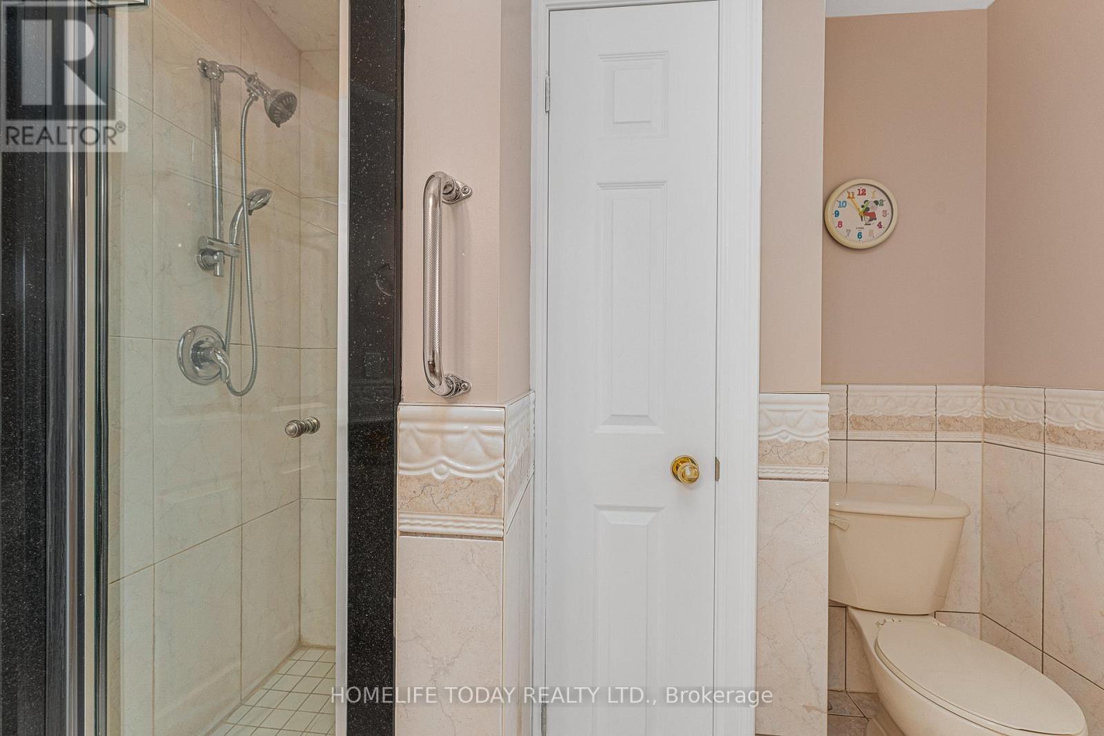 9617 Manitou Crescent, Windsor, ON - Indoor Photo Showing Bathroom