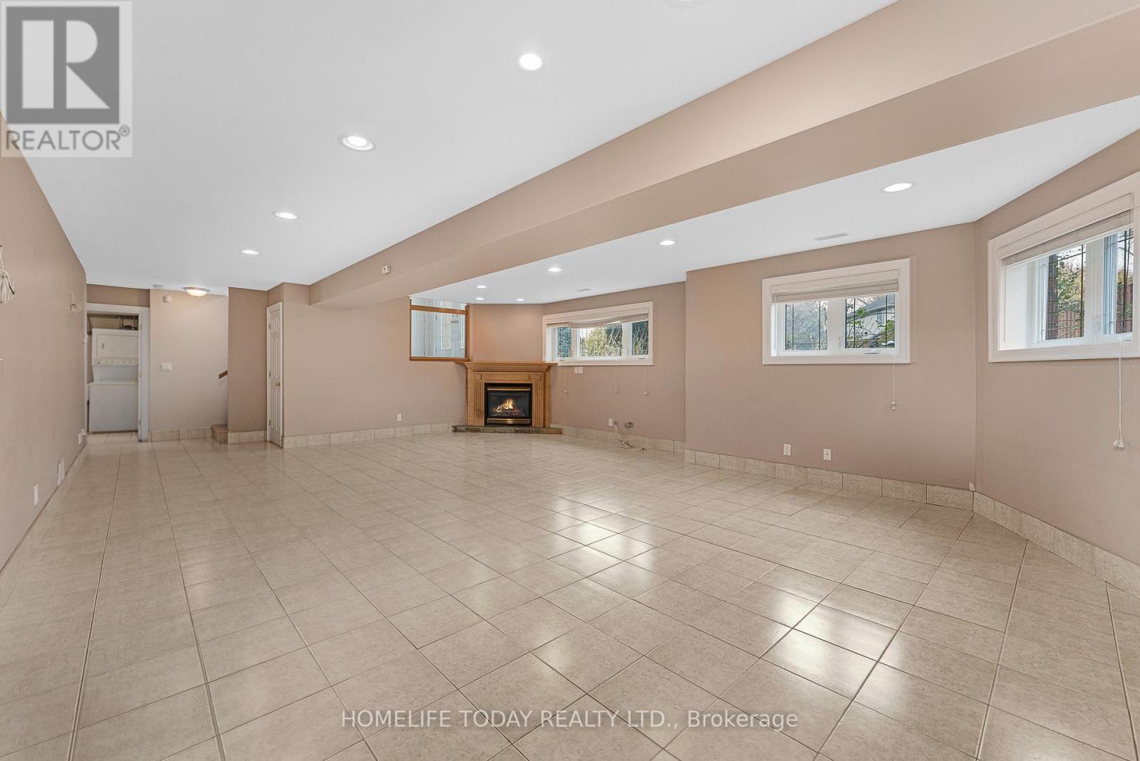 9617 Manitou Crescent, Windsor, ON - Indoor Photo Showing Other Room