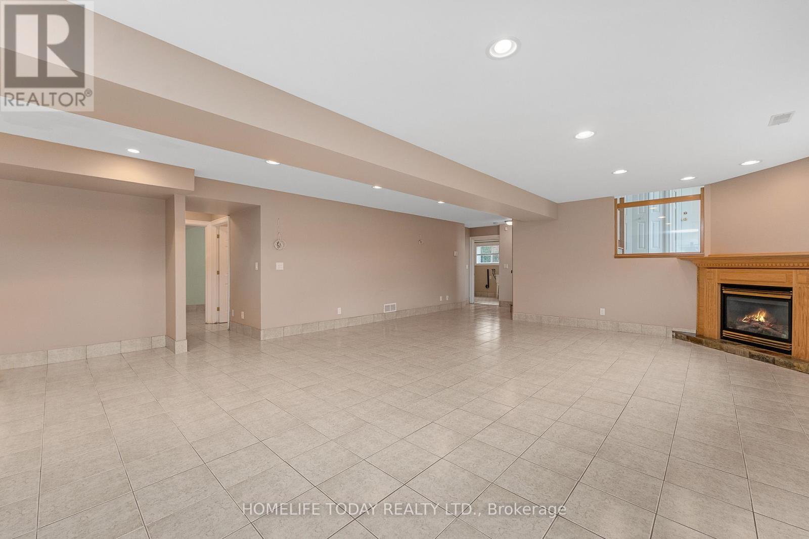 9617 Manitou Crescent, Windsor, ON - Indoor With Fireplace