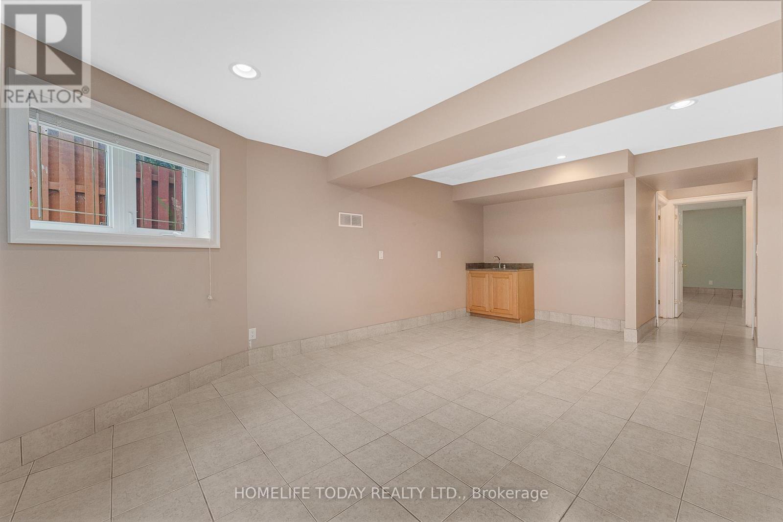 9617 Manitou Crescent, Windsor, ON - Indoor Photo Showing Other Room