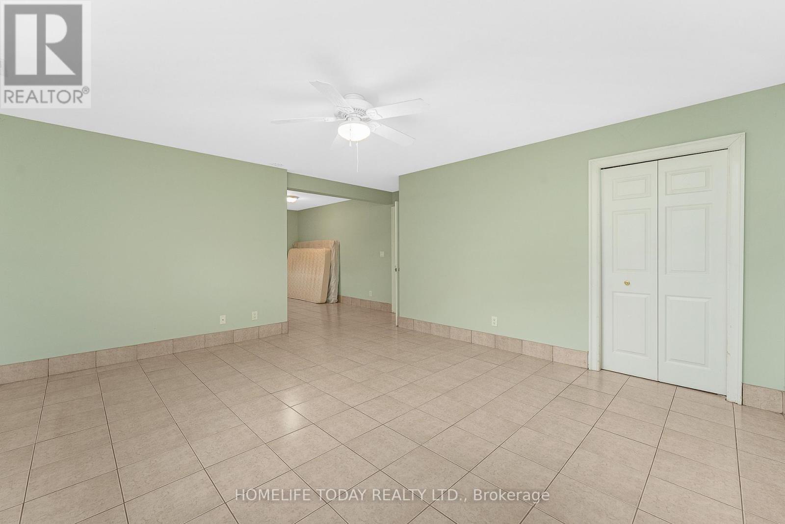 9617 Manitou Crescent, Windsor, ON - Indoor Photo Showing Other Room