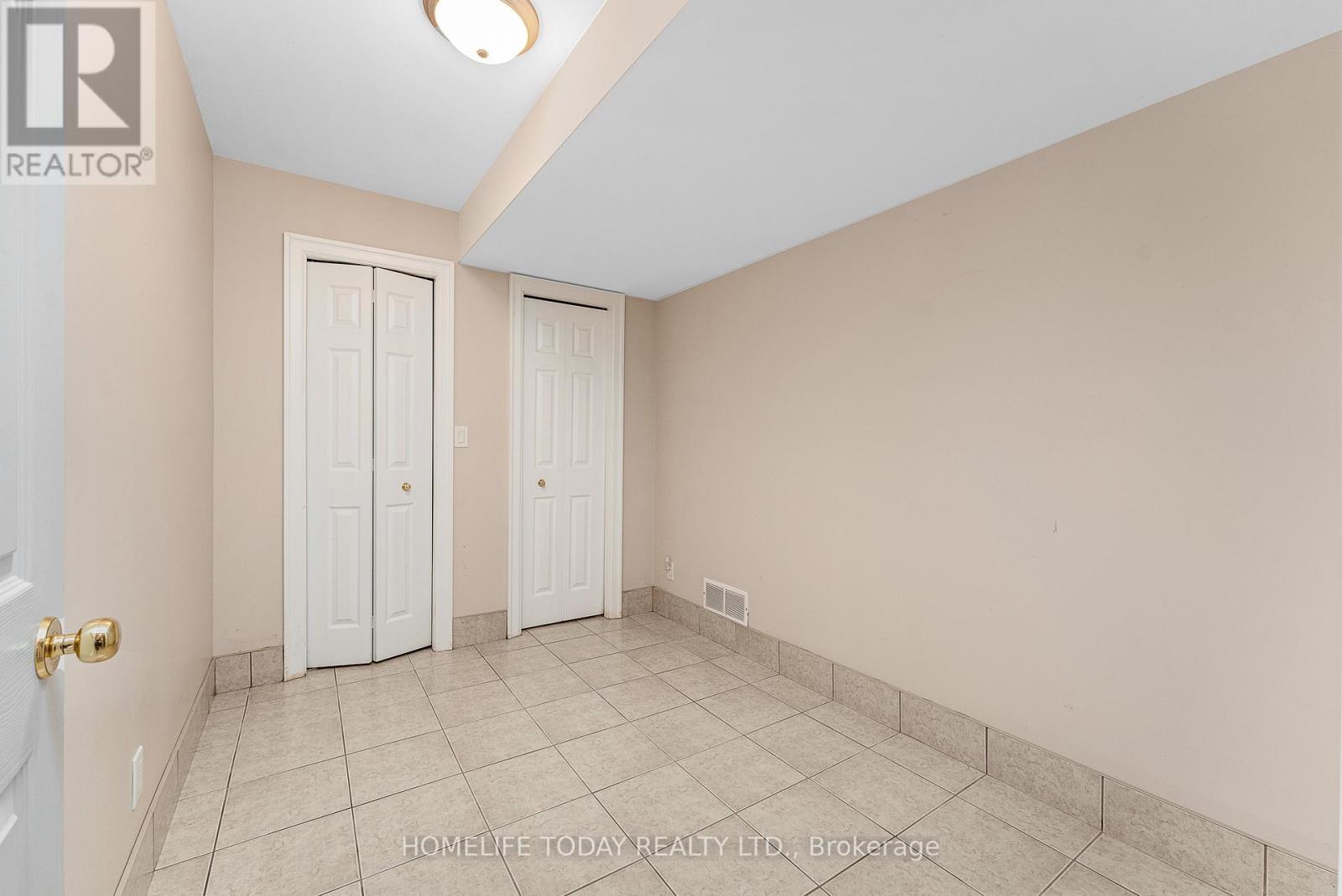9617 Manitou Crescent, Windsor, ON - Indoor Photo Showing Other Room