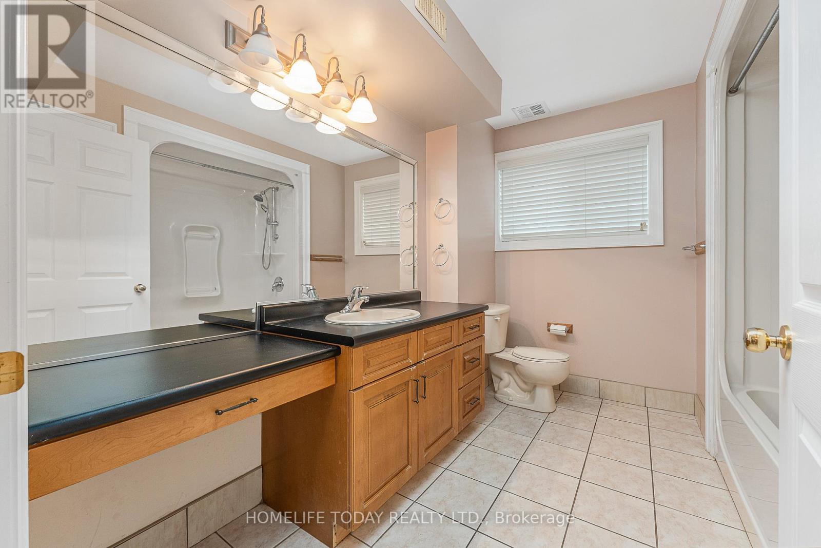9617 Manitou Crescent, Windsor, ON - Indoor Photo Showing Bathroom