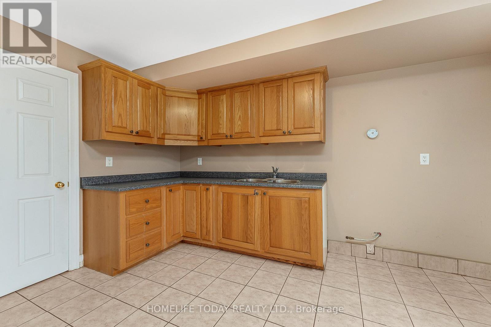 9617 Manitou Crescent, Windsor, ON - Indoor Photo Showing Kitchen