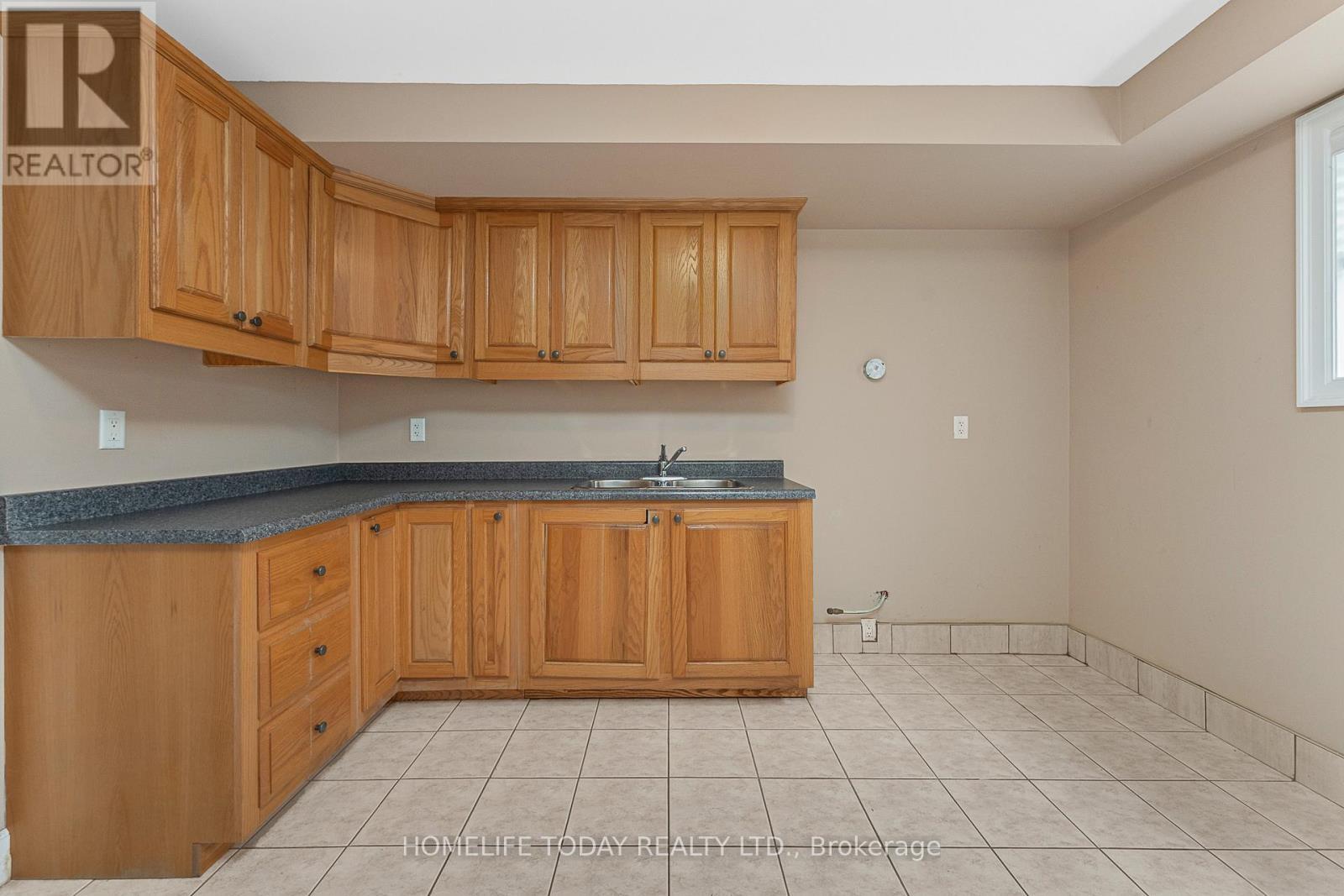 9617 Manitou Crescent, Windsor, ON - Indoor