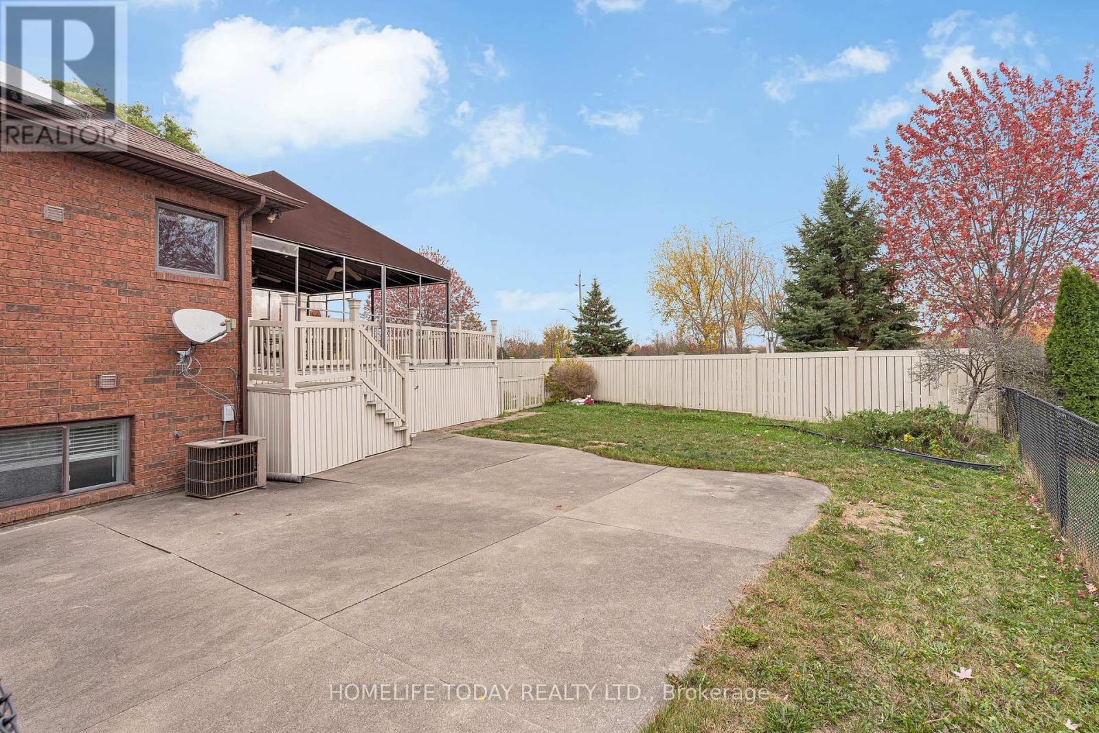 9617 Manitou Crescent, Windsor, ON - Outdoor