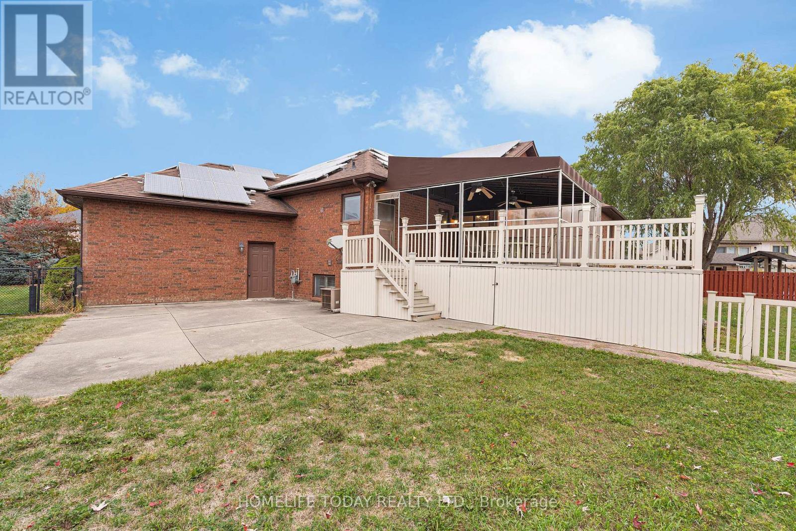 9617 Manitou Crescent, Windsor, ON - Outdoor