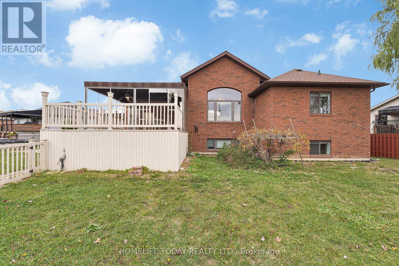 9617 Manitou Crescent, Windsor, ON - Outdoor