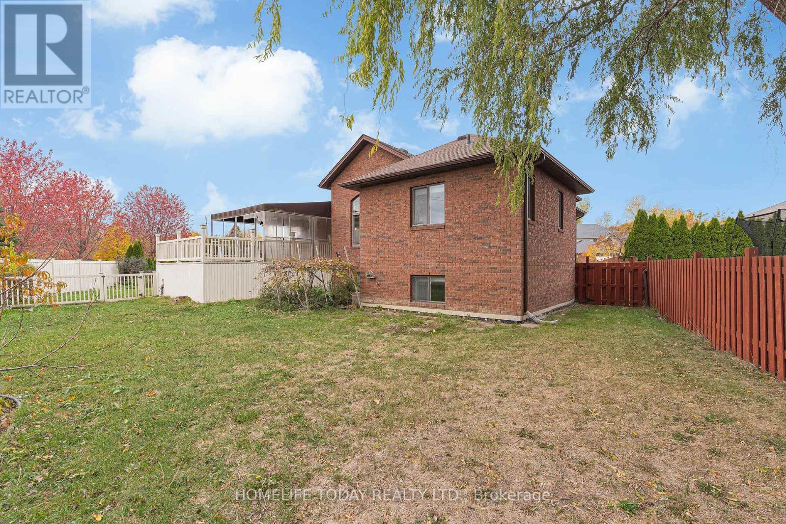 9617 Manitou Crescent, Windsor, ON - Outdoor