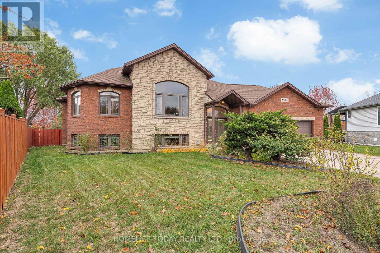 9617 Manitou Crescent, Windsor, ON - Outdoor