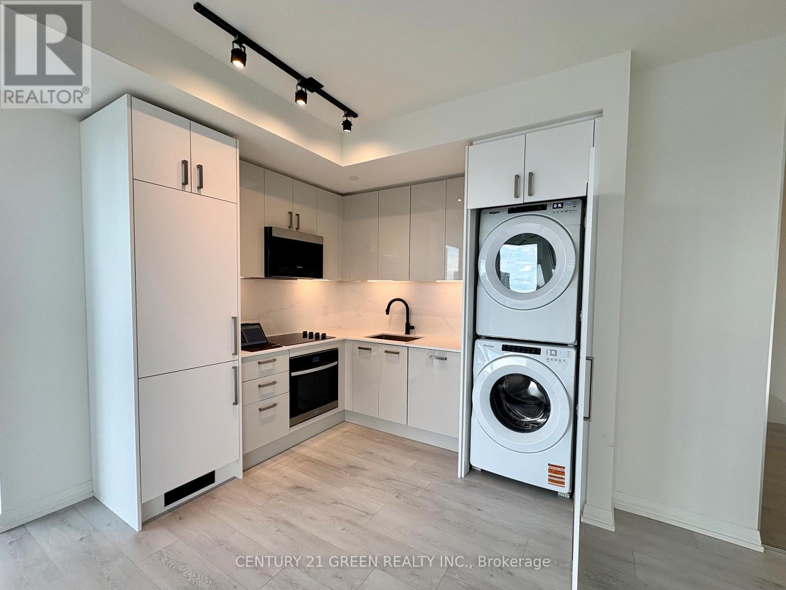 2805 - 280 Dundas Street W, Toronto, ON - Indoor Photo Showing Laundry Room