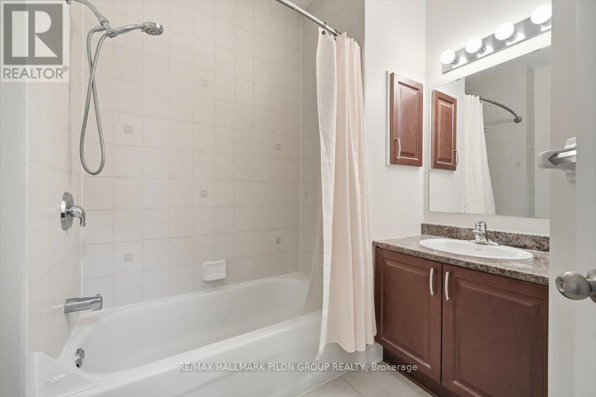 188 Whispering Winds Way, Ottawa, ON - Indoor Photo Showing Bathroom