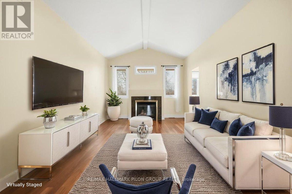 188 Whispering Winds Way, Ottawa, ON - Indoor Photo Showing Living Room