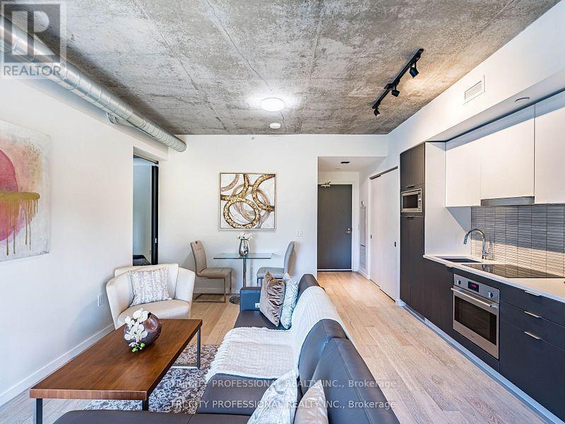 304 - 170 Bayview Avenue, Toronto, ON - Indoor Photo Showing Kitchen