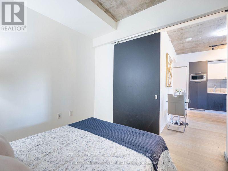 304 - 170 Bayview Avenue, Toronto, ON - Indoor Photo Showing Bedroom