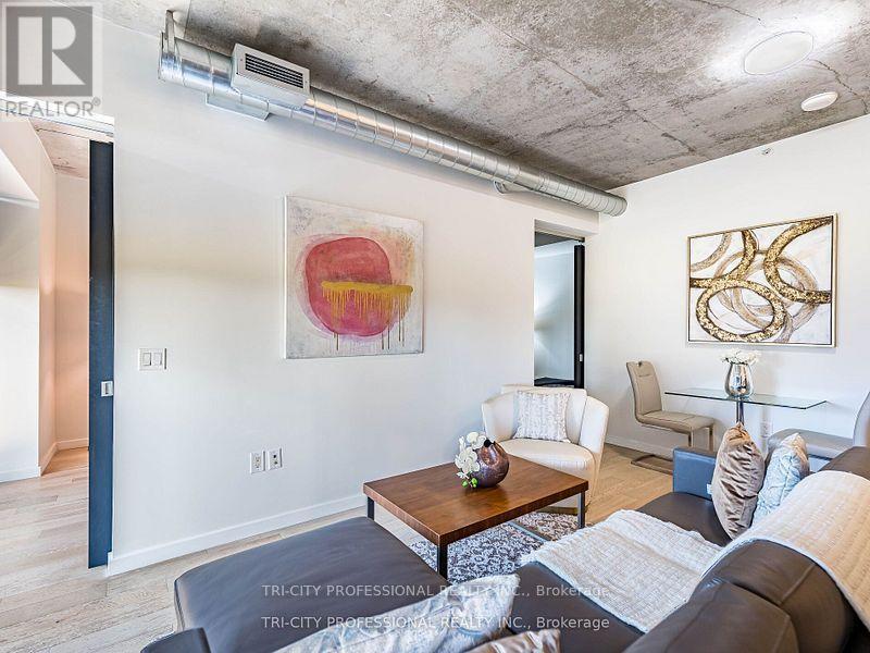 304 - 170 Bayview Avenue, Toronto, ON - Indoor Photo Showing Living Room
