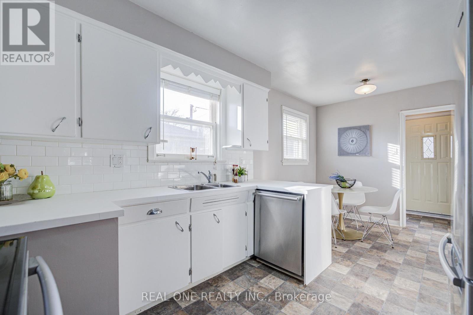 73 Farmbrook Road, Toronto, ON - Indoor Photo Showing Kitchen