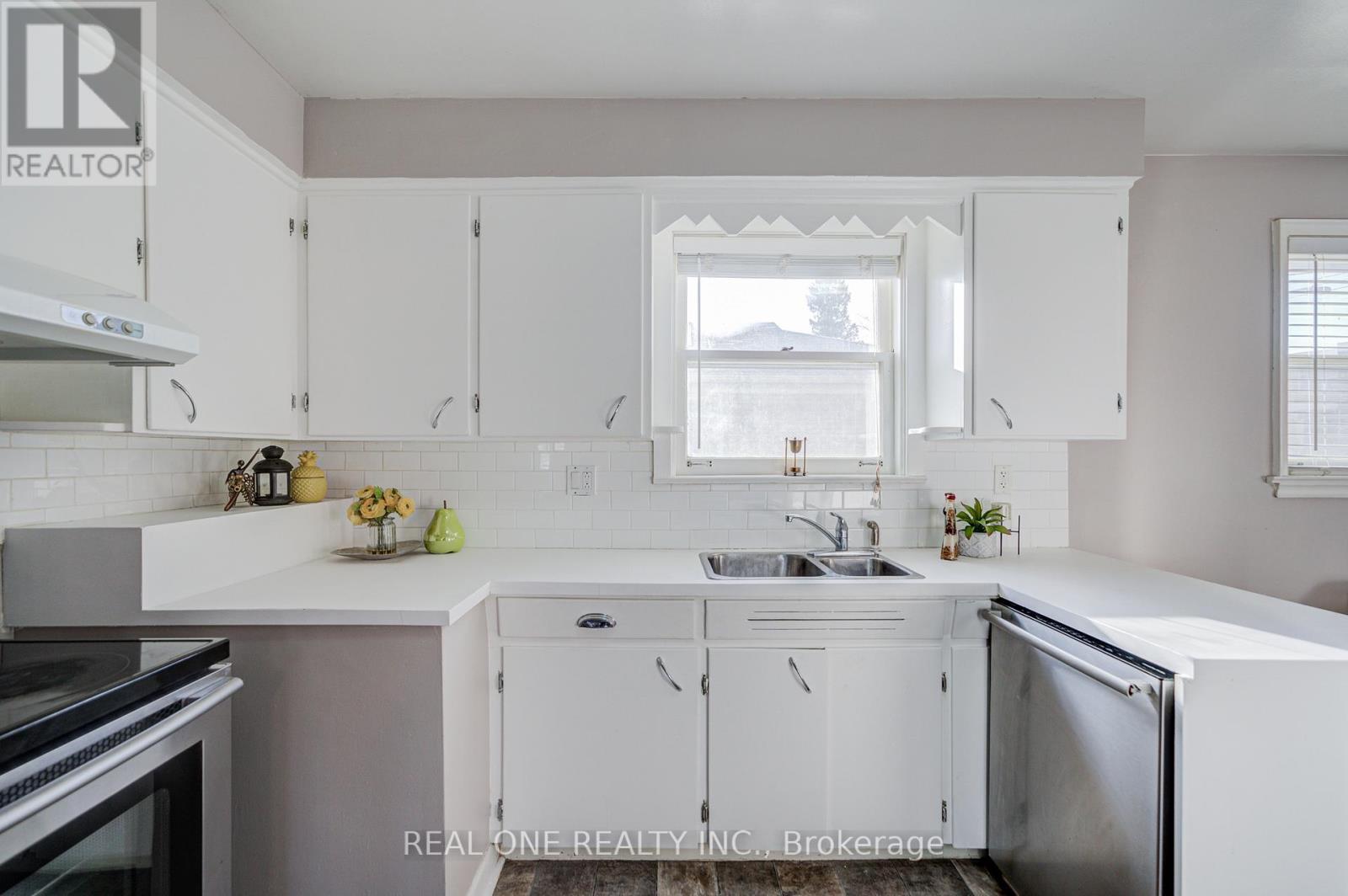 73 Farmbrook Road, Toronto, ON - Indoor Photo Showing Kitchen With Double Sink
