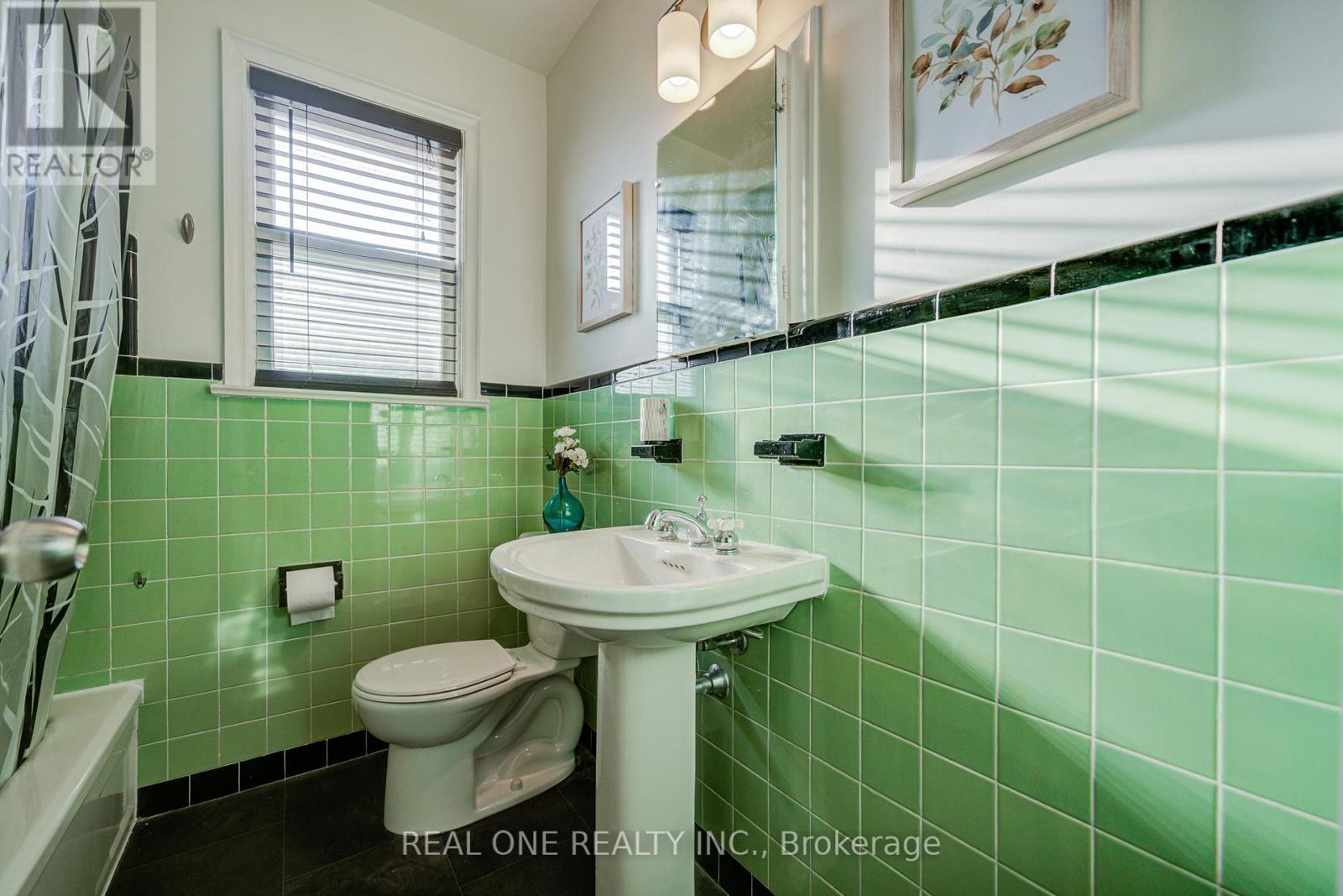 73 Farmbrook Road, Toronto, ON - Indoor Photo Showing Bathroom