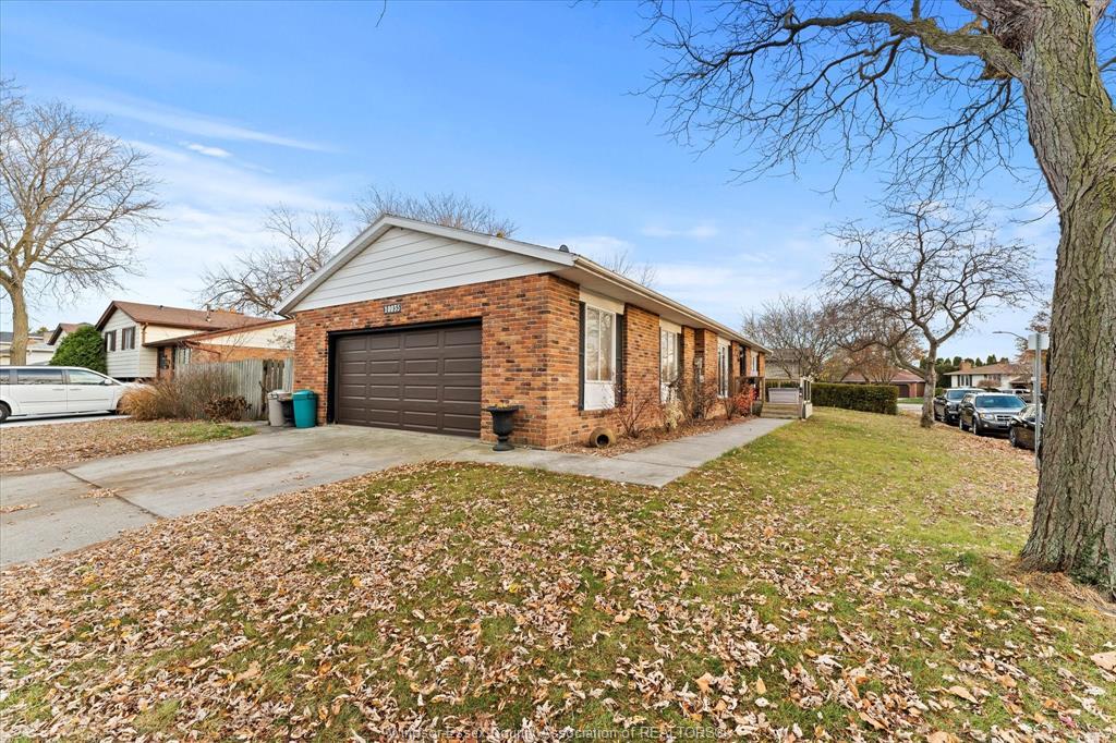 10035 Aspen Lane, Windsor, ON