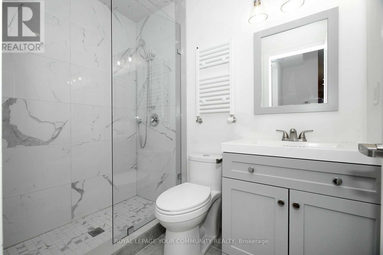 2B - 352 Main Street N, Markham, ON - Indoor Photo Showing Bathroom