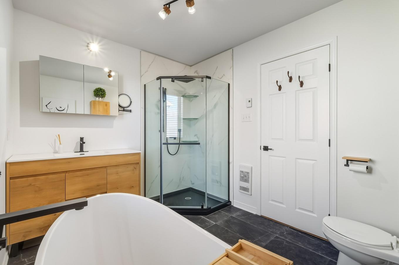 Salle de bains - 513 Rue Des Érables, Waterloo, QC - Indoor Photo Showing Bathroom