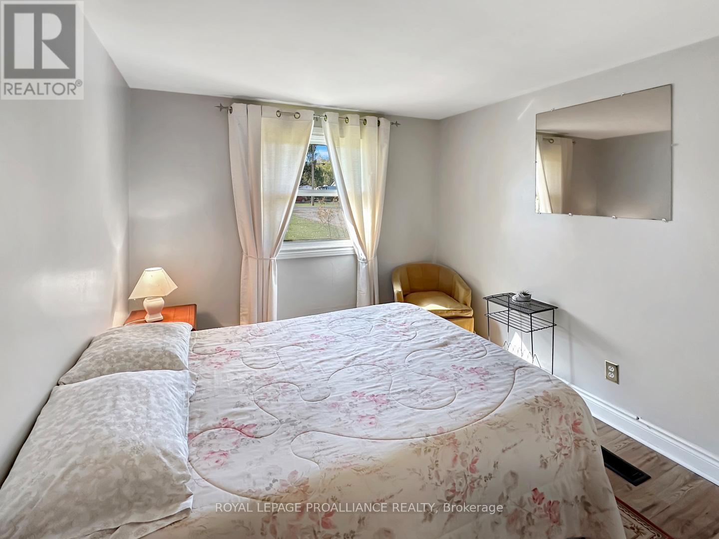 40 Ashley Street, Belleville (Thurlow Ward), ON - Indoor Photo Showing Bedroom
