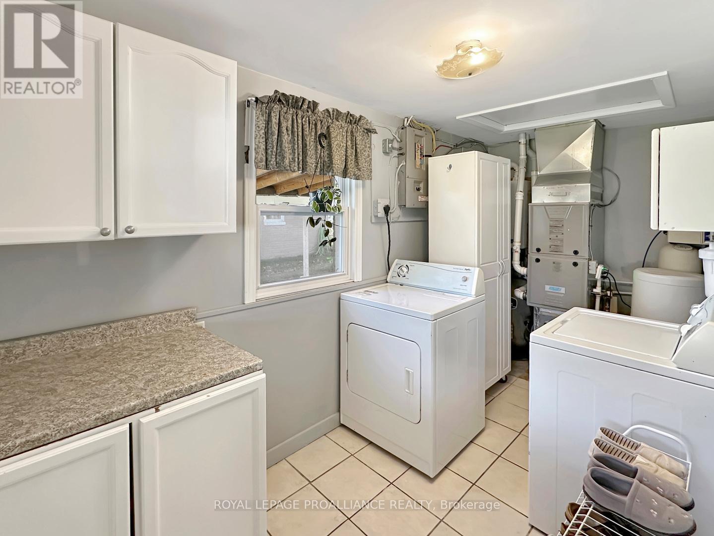 40 Ashley Street, Belleville (Thurlow Ward), ON - Indoor Photo Showing Laundry Room