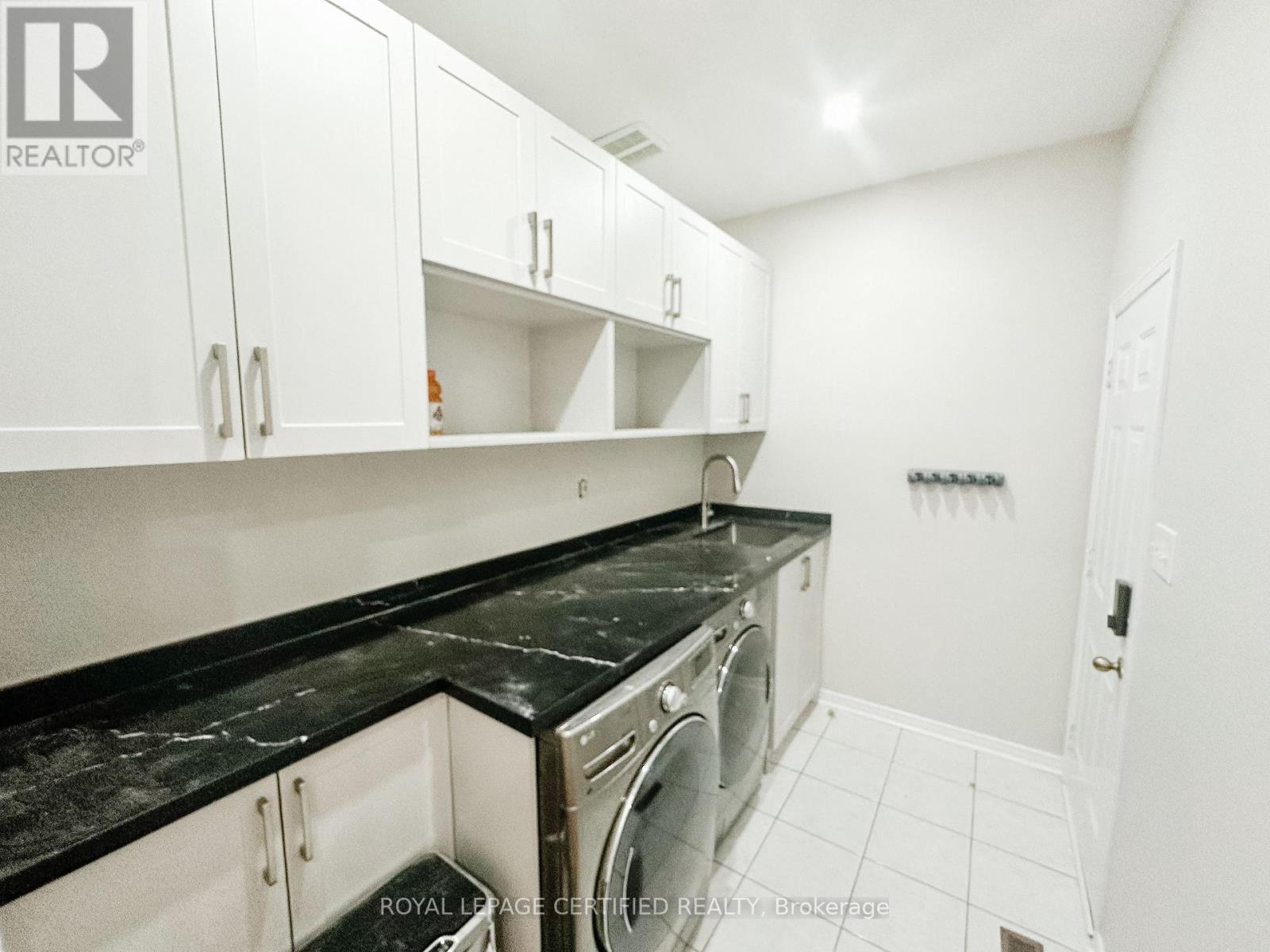 30 Lucerne Drive, Vaughan, ON - Indoor Photo Showing Laundry Room