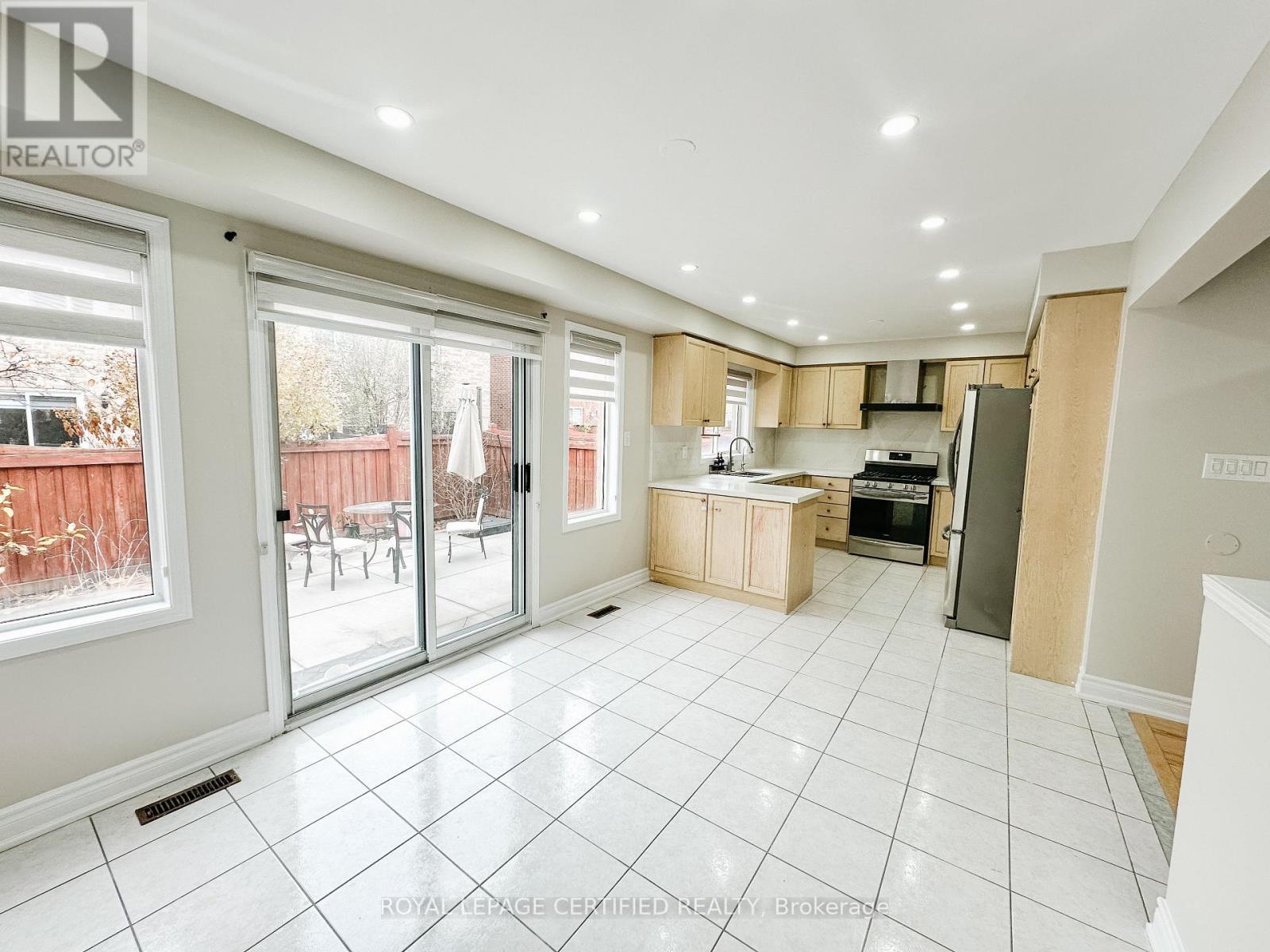 30 Lucerne Drive, Vaughan, ON - Indoor Photo Showing Kitchen