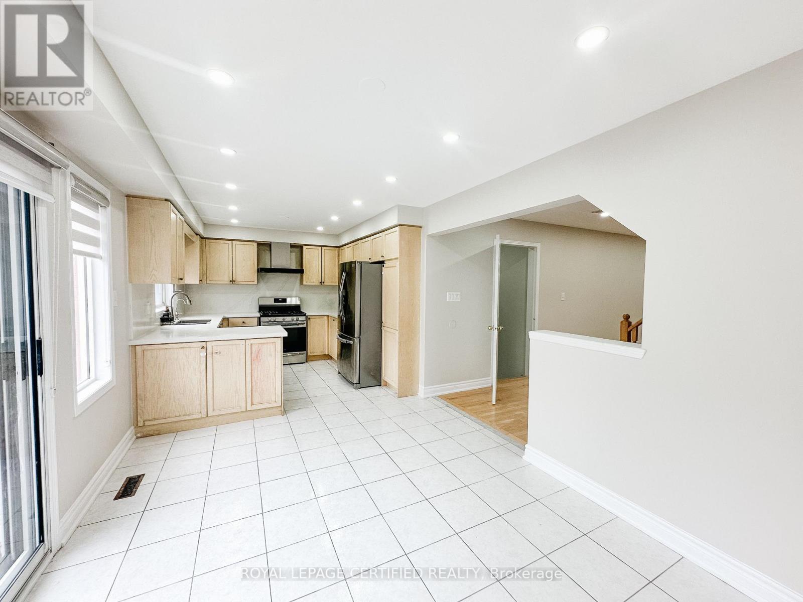30 Lucerne Drive, Vaughan, ON - Indoor Photo Showing Kitchen