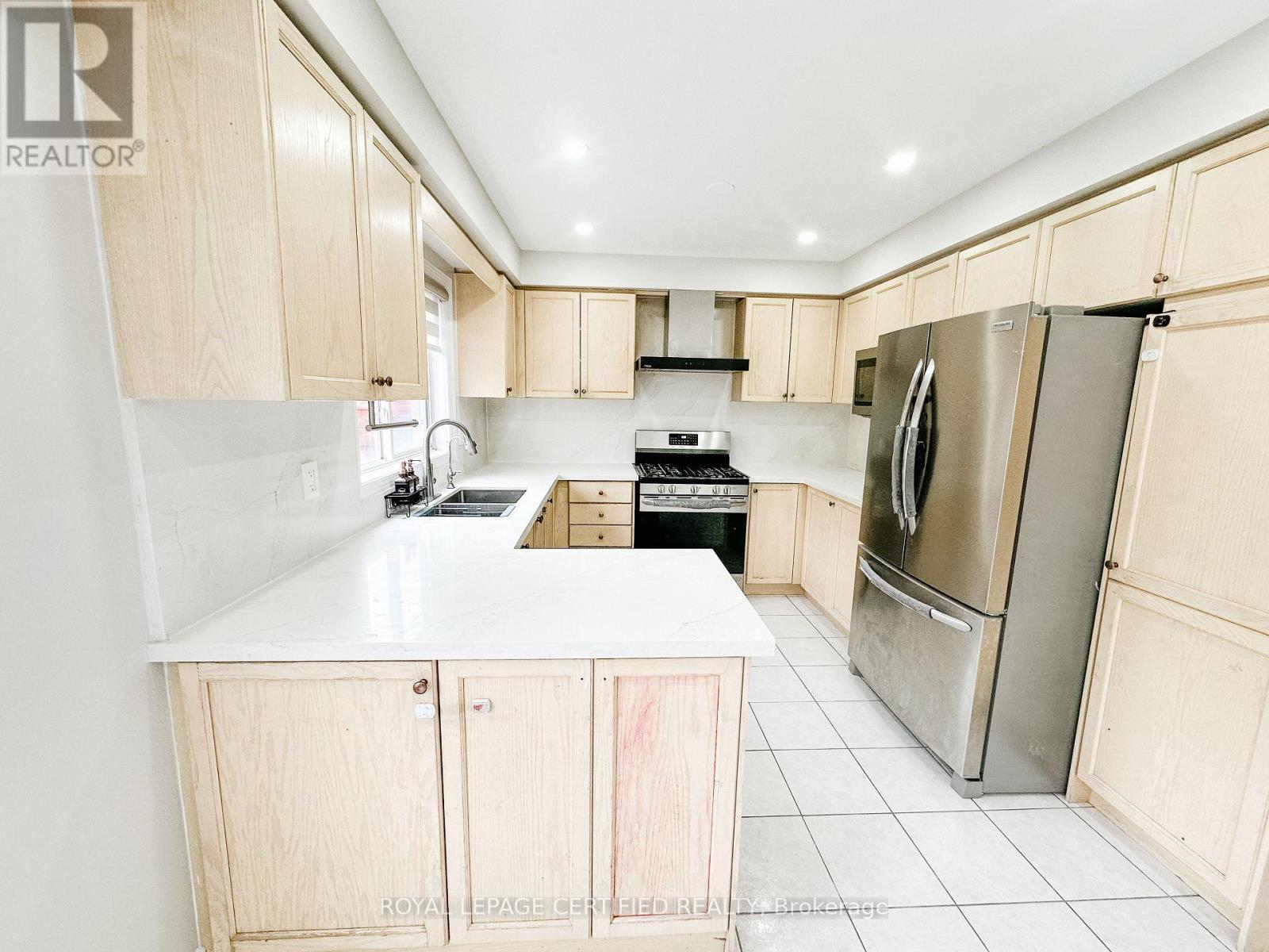 30 Lucerne Drive, Vaughan, ON - Indoor Photo Showing Kitchen With Double Sink