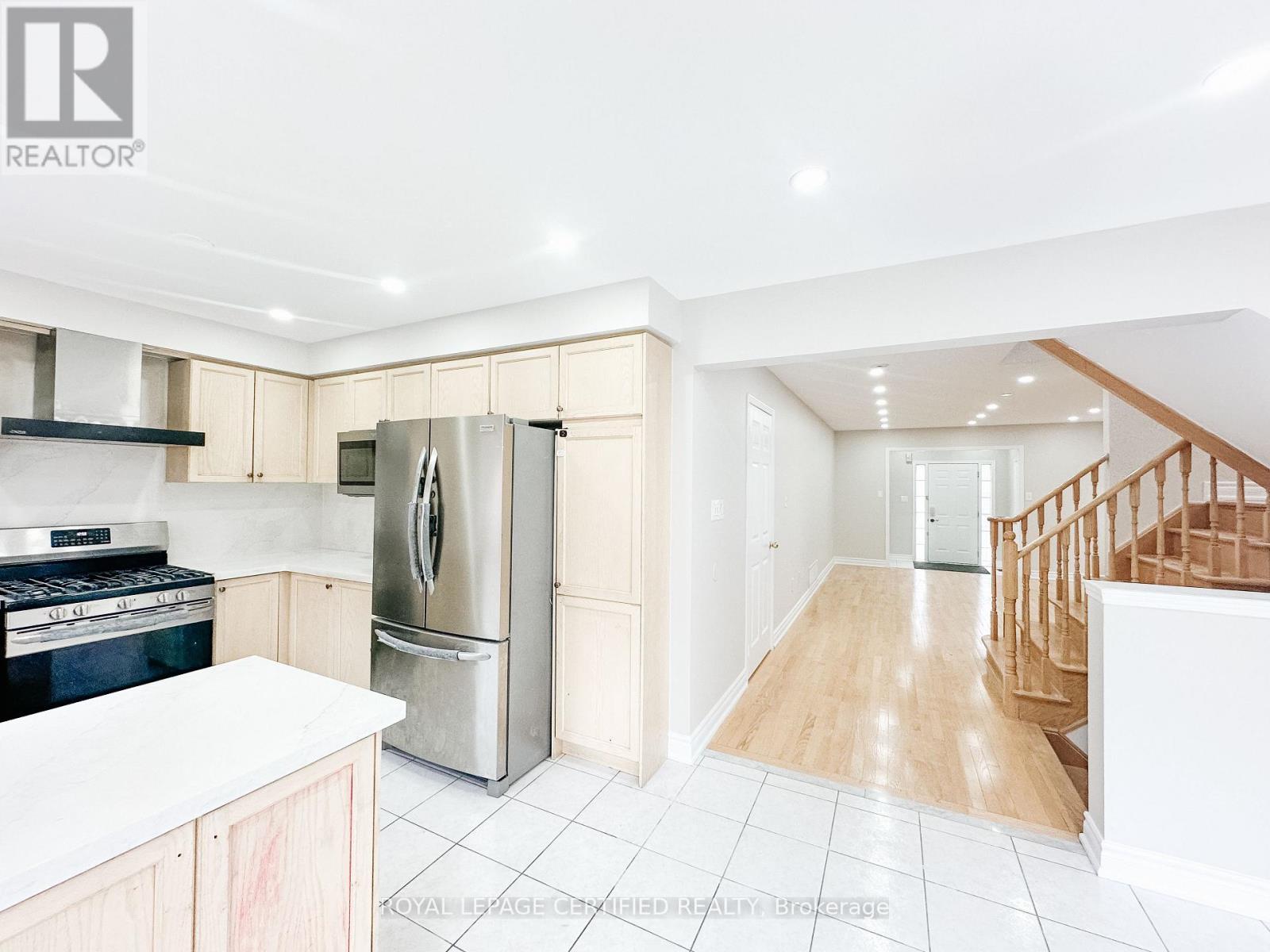 30 Lucerne Drive, Vaughan, ON - Indoor Photo Showing Kitchen