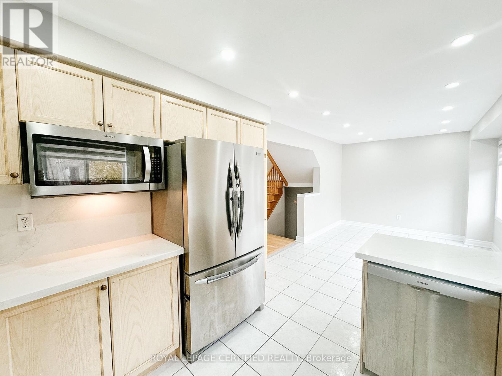 30 Lucerne Drive, Vaughan, ON - Indoor Photo Showing Kitchen