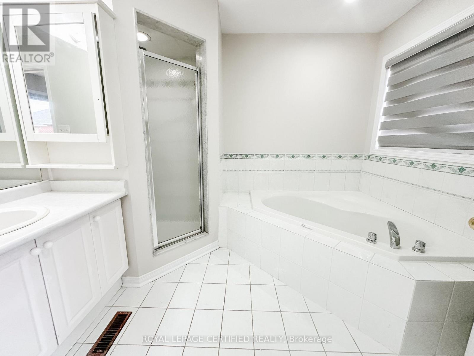 30 Lucerne Drive, Vaughan, ON - Indoor Photo Showing Bathroom