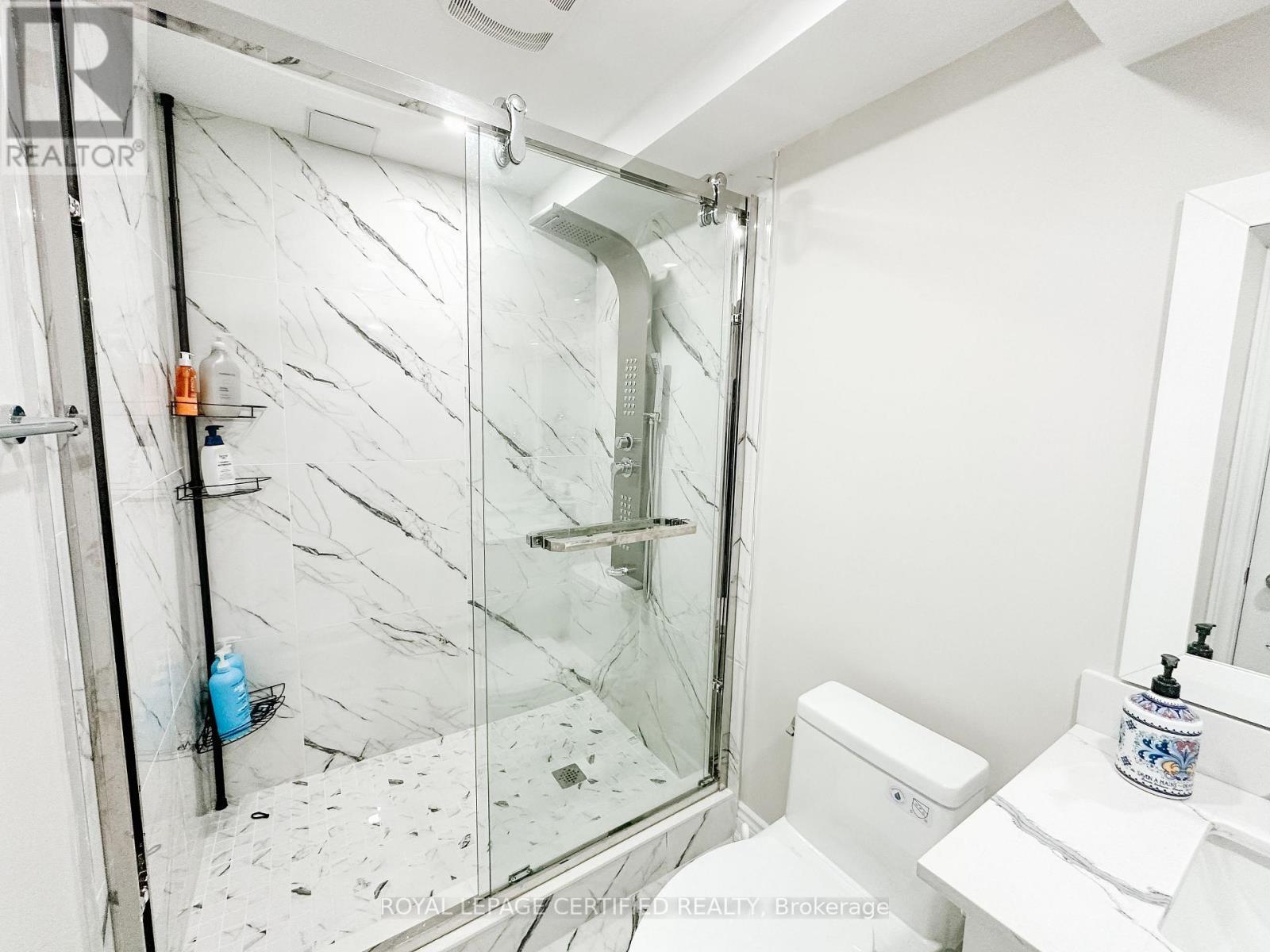 30 Lucerne Drive, Vaughan, ON - Indoor Photo Showing Bathroom