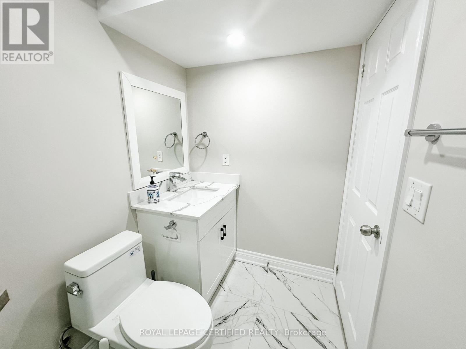 30 Lucerne Drive, Vaughan, ON - Indoor Photo Showing Bathroom