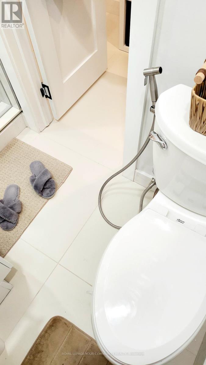 B1 - 352 Main Street N Street, Markham, ON - Indoor Photo Showing Bathroom