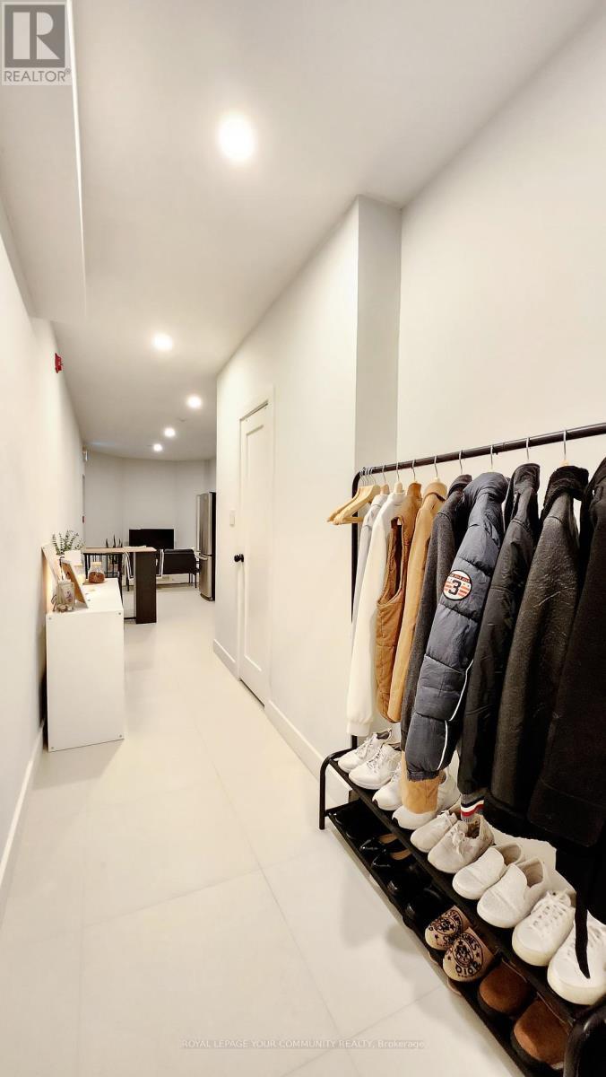 B1 - 352 Main Street N Street, Markham, ON - Indoor Photo Showing Other Room