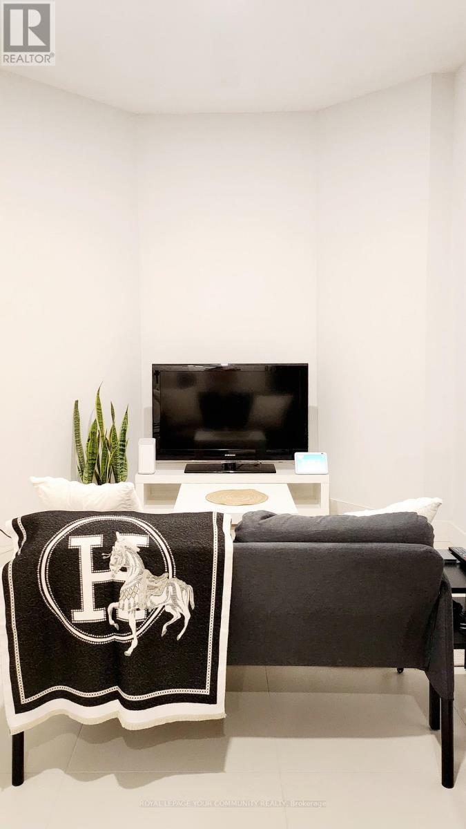 B1 - 352 Main Street N Street, Markham, ON - Indoor