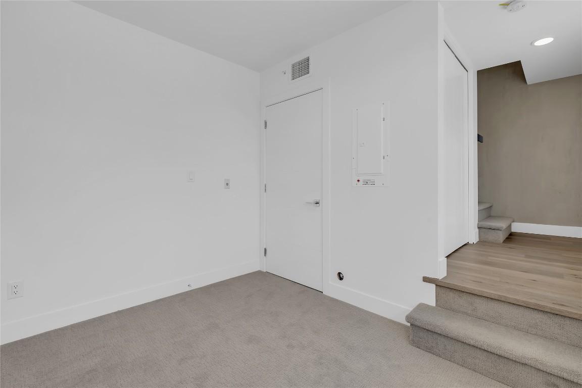 102C-3642 Mission Springs Drive, Kelowna, BC - Indoor Photo Showing Other Room