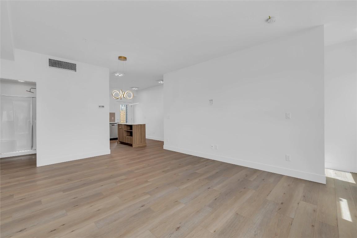 102C-3642 Mission Springs Drive, Kelowna, BC - Indoor Photo Showing Other Room