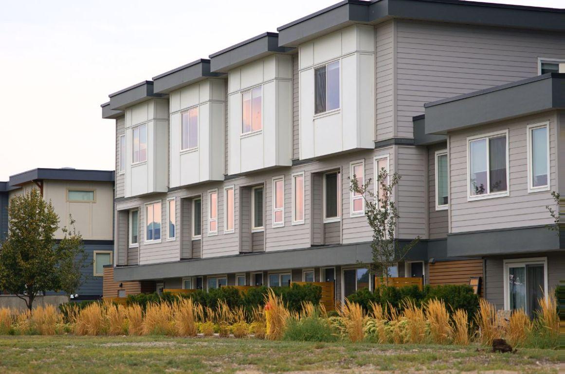 103C-3642 Mission Springs Drive, Kelowna, BC - Outdoor With Facade